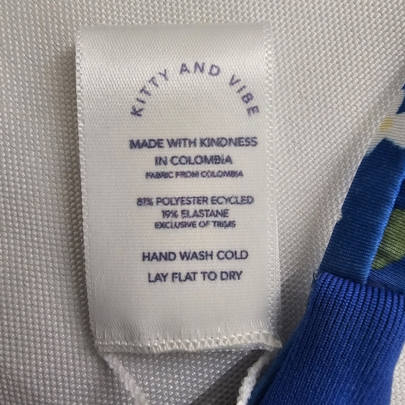 NWT Kitty & Vibe Blue Floral Underwire Bikini Top Size XS C Swimwear Surf Beachy - Picture 9 of 12